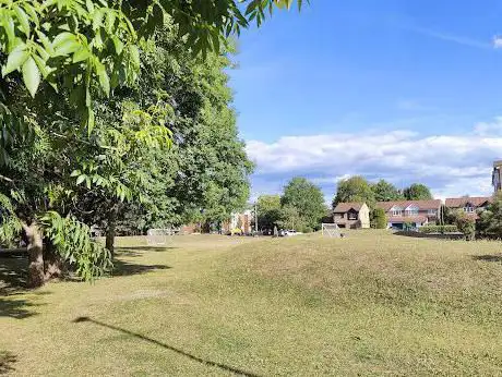 Photo de Oak Road Green & leisure (mini park)