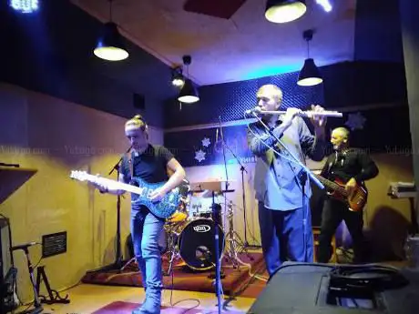 Photo de Nevermind live music & drink