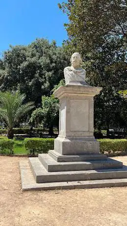 Photo de Statua di Nicolae Balcescu