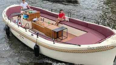 Photo de Amsterdam Boat Trips - Amsterdam Canal Cruises Boat Tours And Rentals
