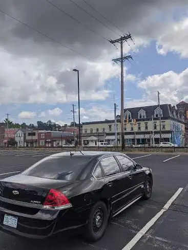 Photo de Carnegie Park and Ride Lot