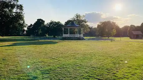 Photo de Barra Hall Park Bandstand
