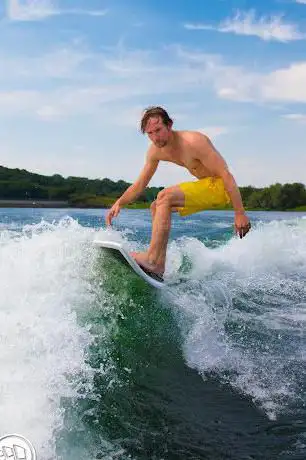 Teamo lake surfing school