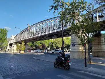 Pont metro cambronne
