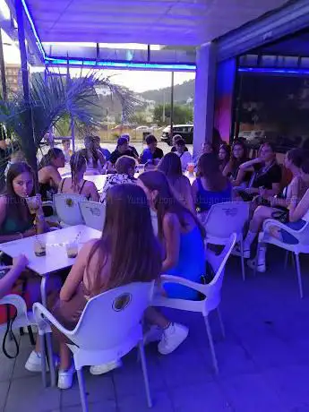 DLUX DISCO PUB