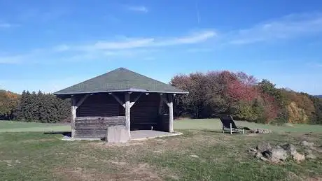 Weibener Schutzhütte am Traumpfad Heidehimmel Volkesfeld