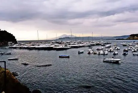 Photo de Grotta della Dragonara