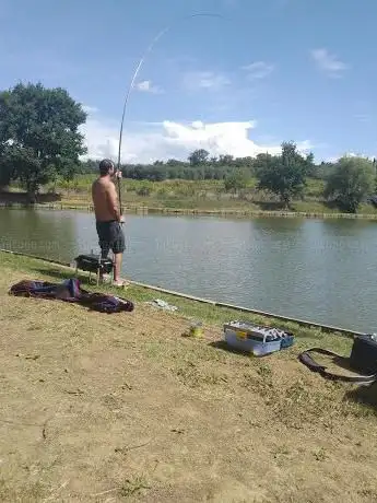 Photo de Lago Di Lupinari