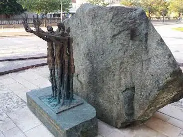 Monument du cinquantenaire de la libération des camps de concentration