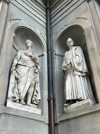 Photo de Statue of Francesco Guicciardini