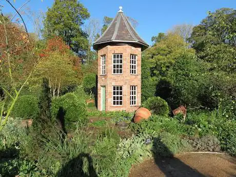 Photo de Antrim Platinum Jubilee Clockwork Garden