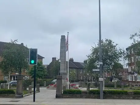 Photo de Harrow Green War Memorial