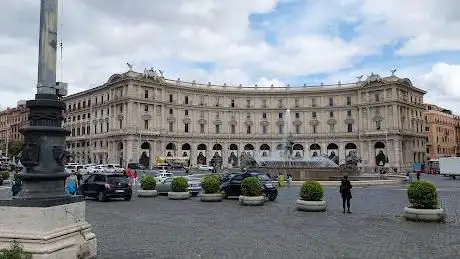 Photo de Piazza della Repubblica
