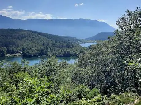 Photo de Panorama dei due laghi di Monticolo