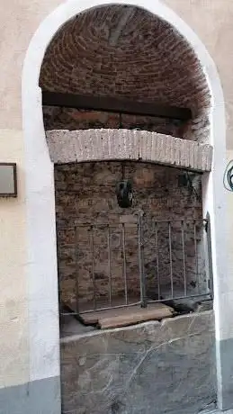 Pussu du caruggiu di Mü pozzo del 600