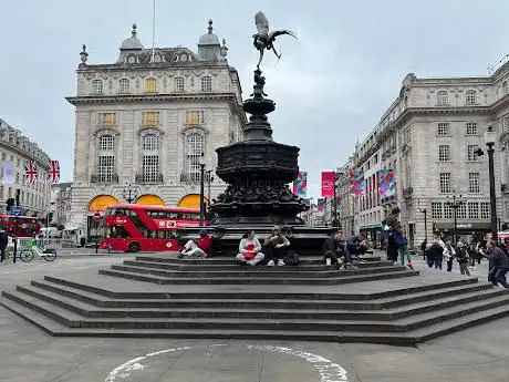 Photo de Hidden London - Piccadilly Circus: The Heart of London