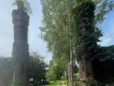 Porte de Saint-Pierre (domaine de Savenel)