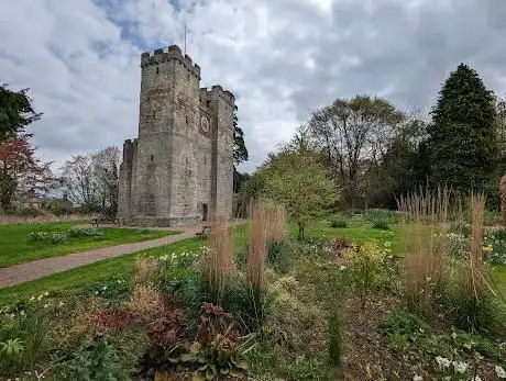 Photo de Preston Tower | Historic Garden Wedding & Events Venue in Northumberland