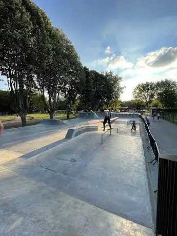 skatepark de coulommiers (parcs des capucins)