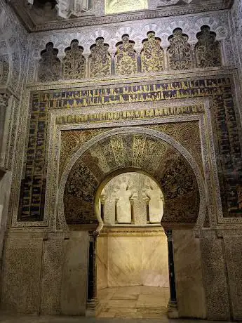 Photo de Macsura (Ù…Ù‚ØµÙˆØ±Ø©) y Mihrab (Ù…Ø­Ø±Ø§Ø¨â€Ž)