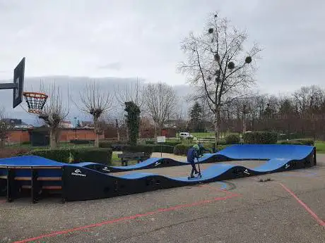 Photo de Speeltuin aan sporting Erps-Kwerps