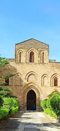 Photo de Basilica della Santissima Trinità del Cancelliere (Basilica della Magione)