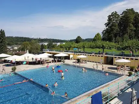 Photo de Schwimmbad Wolfensberg
