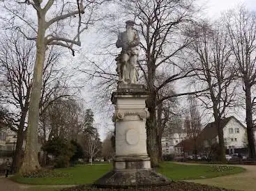Statue de Jean Cousin