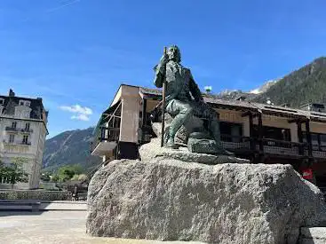 Statue of Balmat and Saussure