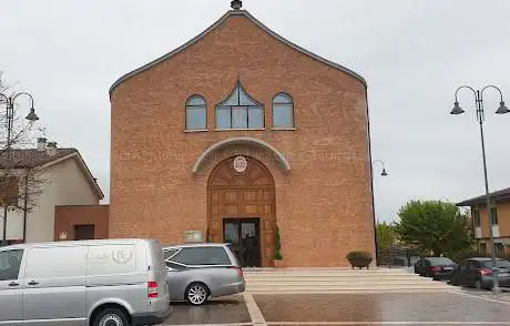 Photo de Parrocchia della Santa Madre della Chiesa in Scalon