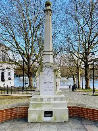 Photo de Richmond War Memorial London