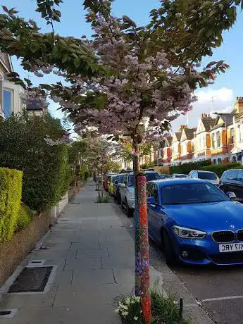 Photo de Yarn-Bomb Riffel Road