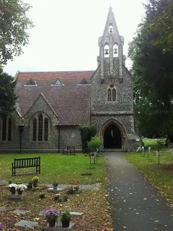 Photo de St John the Evangelist Church Woodley