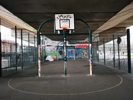 Photo de Harrow Basketball Court