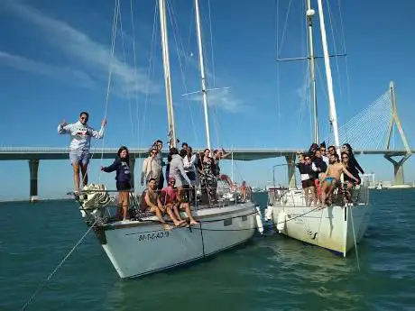 Escuela de Navegación Aperca por el Mar - Alquiler / paseos en barcos y veleros Cádiz