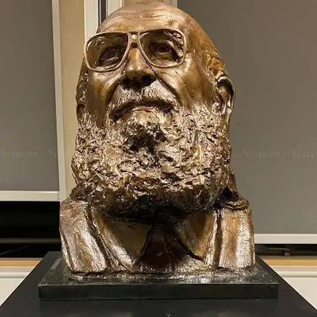 Photo de Paulo Freire statue