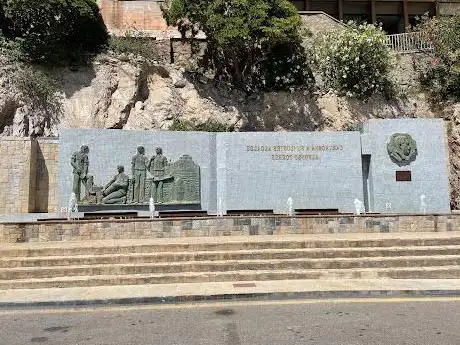 Photo de Monument to Alfonso Torres