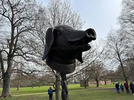 Anthony Caro: Promenade
