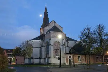 Photo de Kerk O-L-Vrouw en Sint-Petrus en Paulus