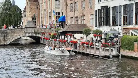 Bruges by boat Rondvaarten De Meulemeester