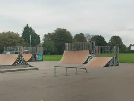 Photo de Cottons Park Skatepark