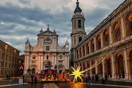 Photo de Piazza of Madonna
