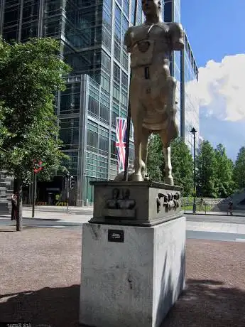 Photo de Centauro Bronze Statue by Igor Mitoraj - Public Art at Canary Wharf