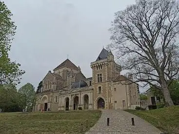 Photo de Château et basilique de Fontaine-lès-Dijon