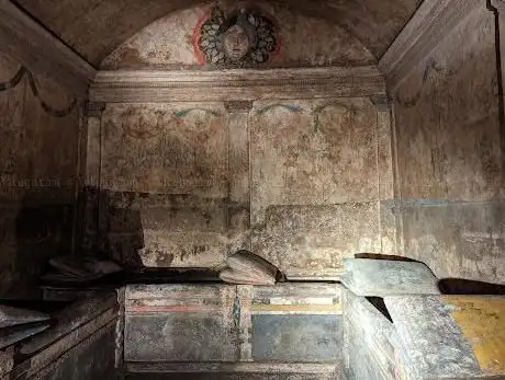 Photo de Ipogeo dei Cristallini necropoli ellenistica