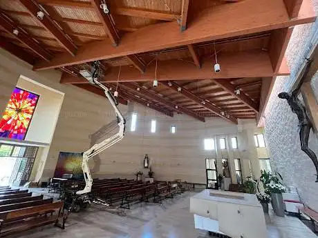 Photo de Church of Jesus the Holy Worker