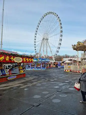 Photo de Hyde Park Winter Wonderland Ice Rink