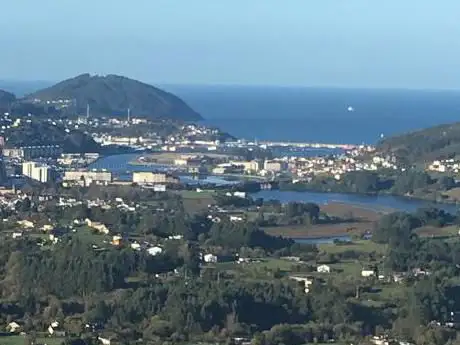 Photo de Low viewpoint of Mount Castle