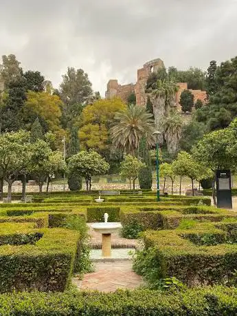 Photo de Jardines de Puerta Oscura