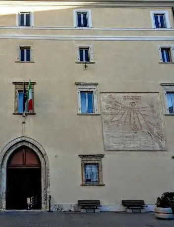 Meridiana murale del Palazzo Conti-Gentili